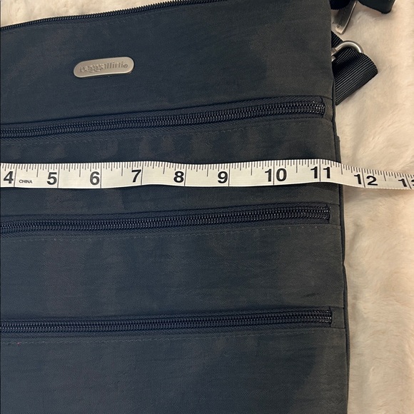 Baggallini Big Zipper Dark Gray Crossbody Bag with Removable Wristlet - Picture 8 of 9